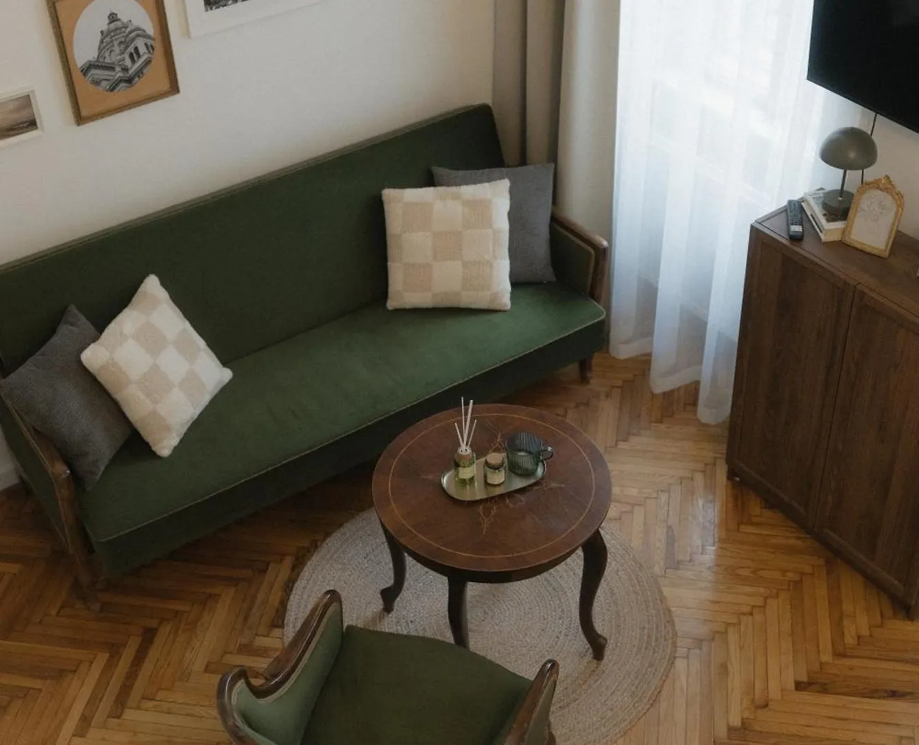 New - Golden Central Budapest Apartment contacts